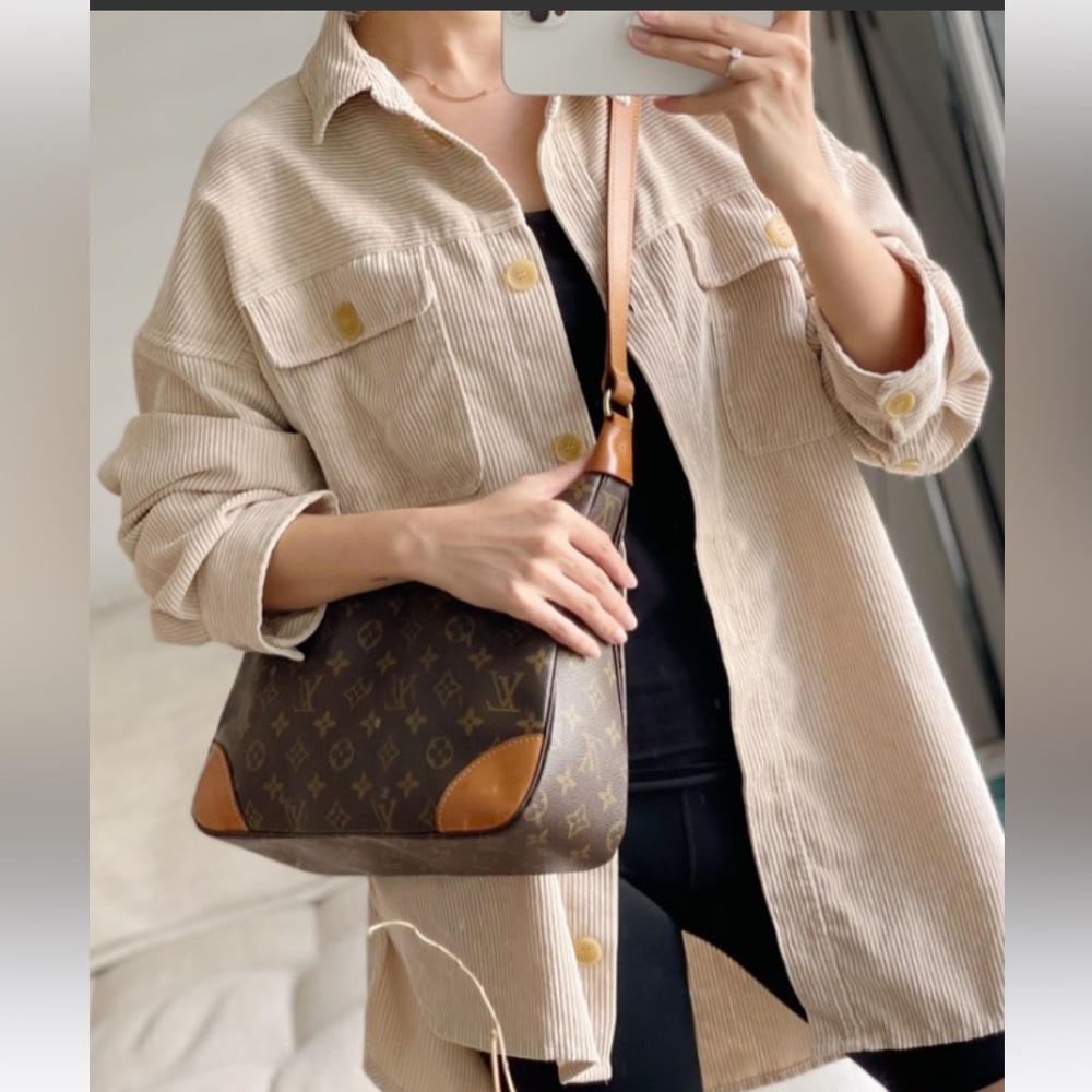 💯Authentic Classic Louis Vuitton monogram Boulogne bag/Crossbody bag!